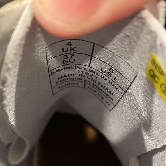 Dr. Martens White Patent Lace-Up Combat Boots with Black Laces **NEW NEVER WORN - Picture 4 of 8